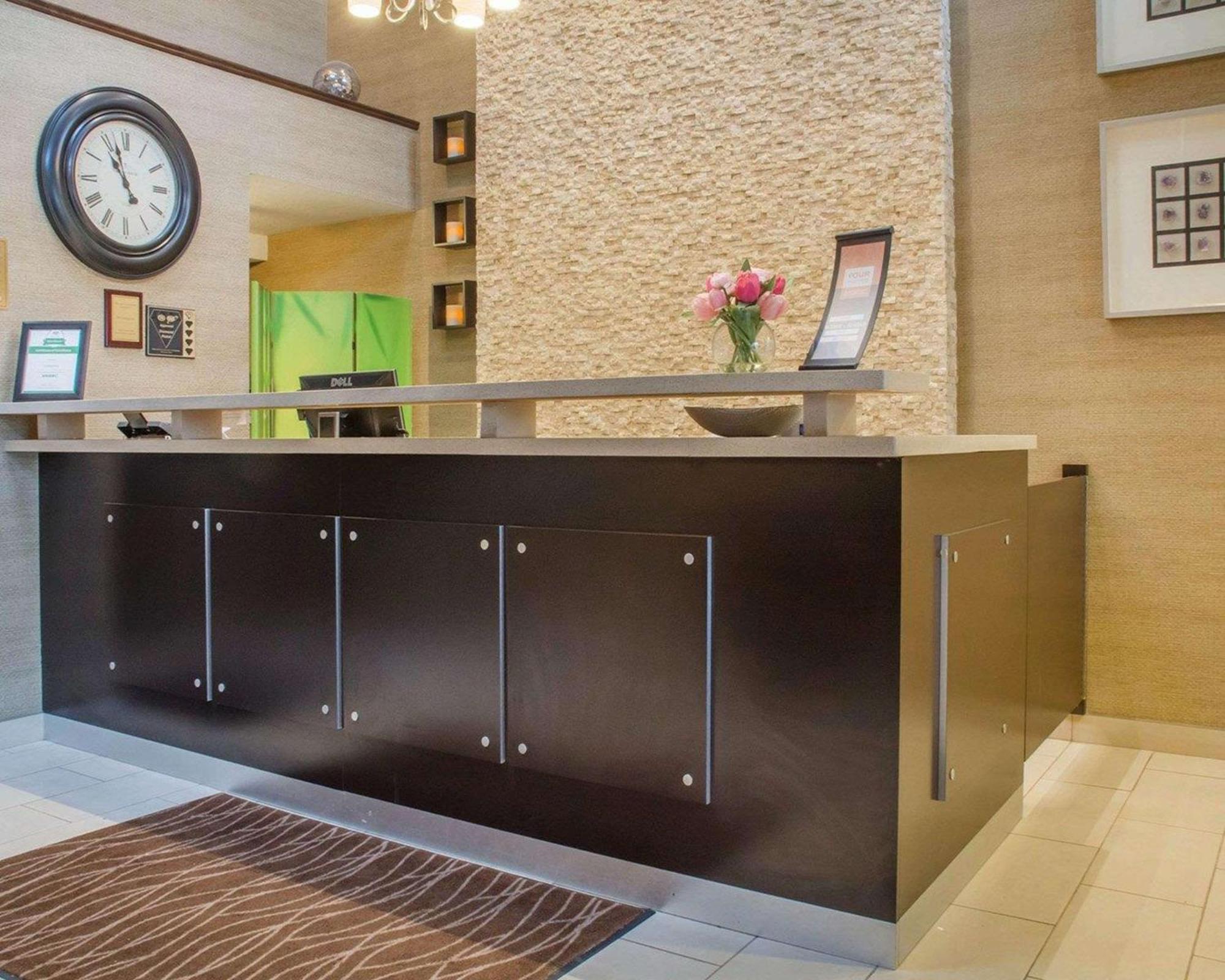 Comfort Inn Гуэлф Экстерьер фото