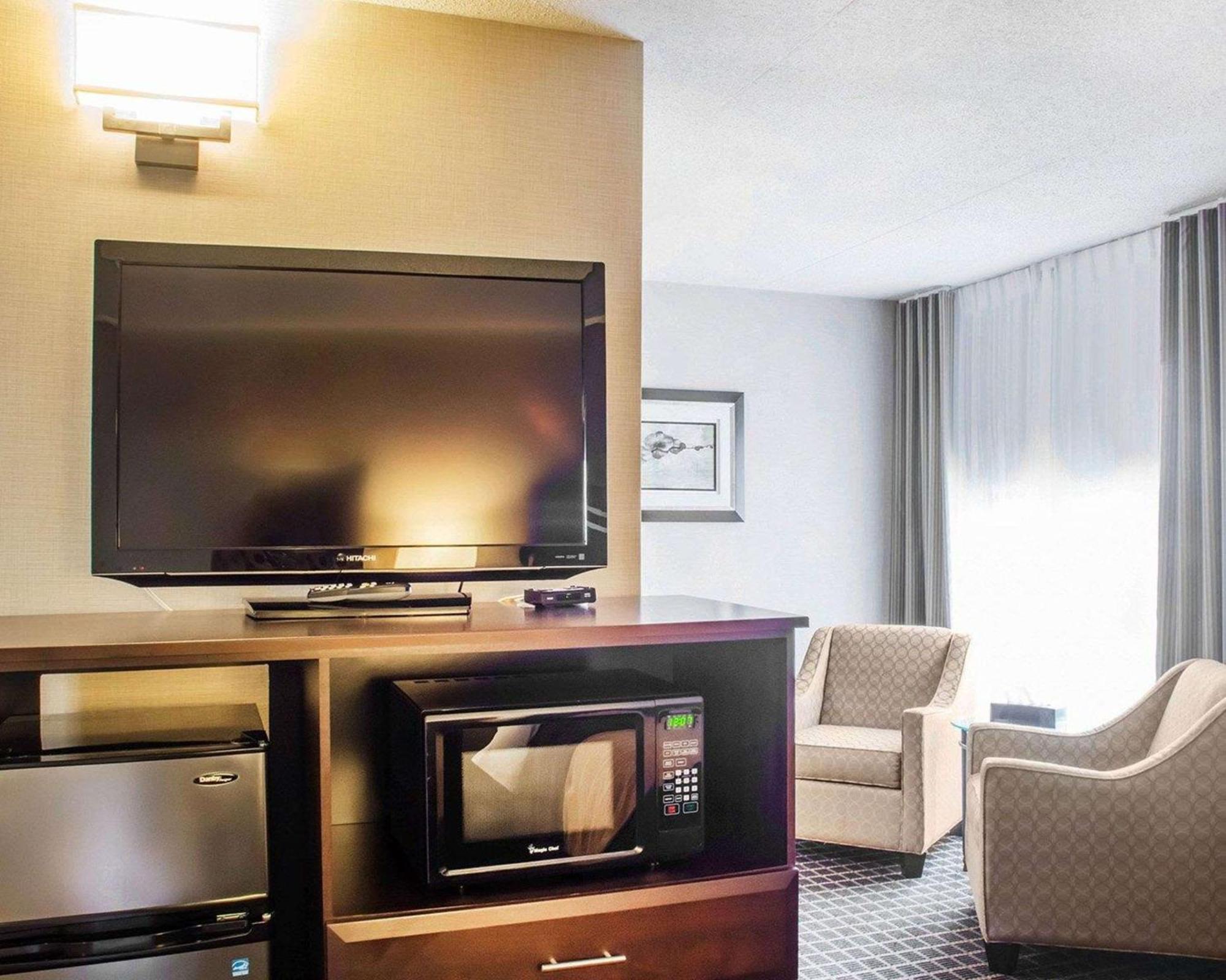Comfort Inn Гуэлф Экстерьер фото
