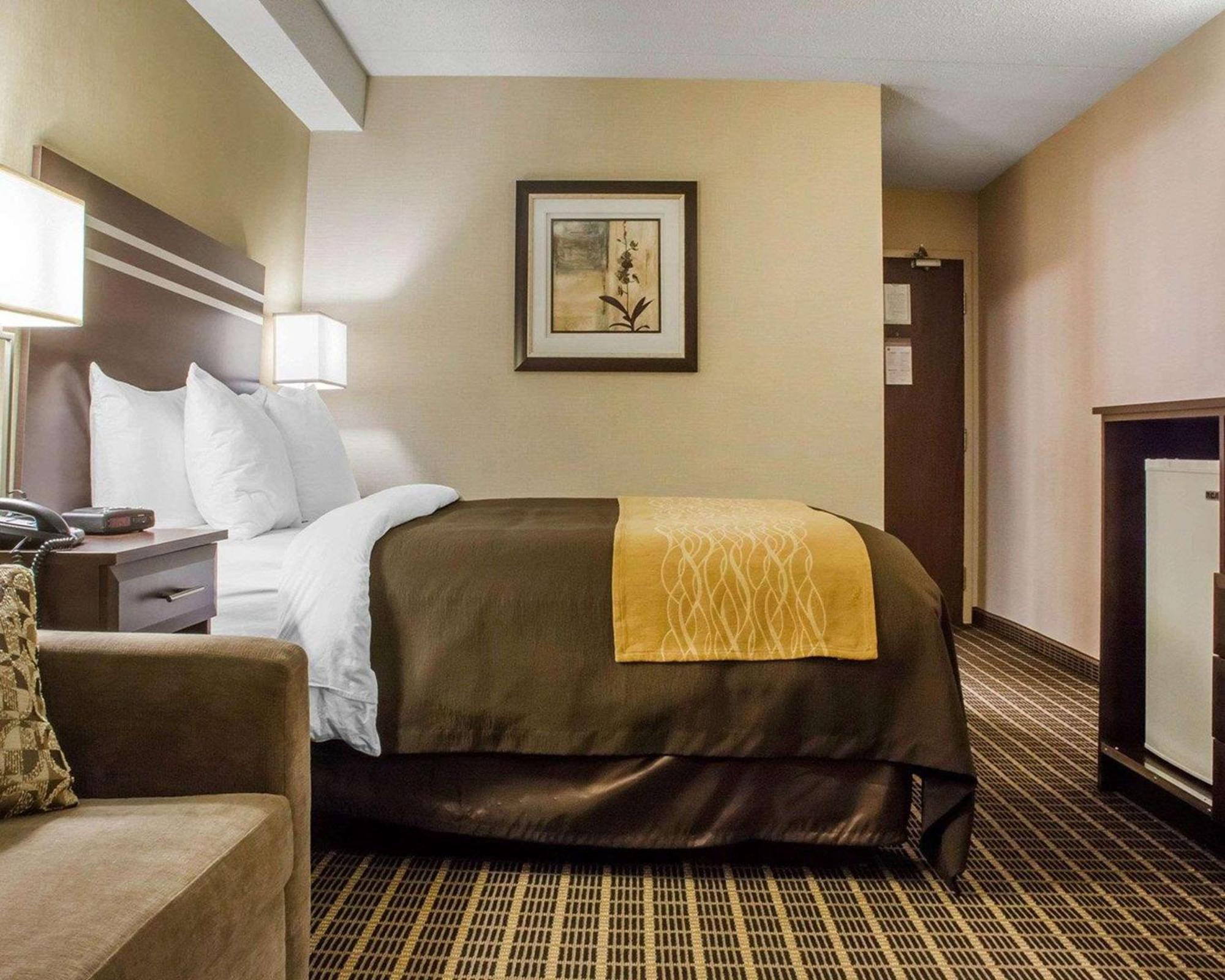 Comfort Inn Гуэлф Экстерьер фото